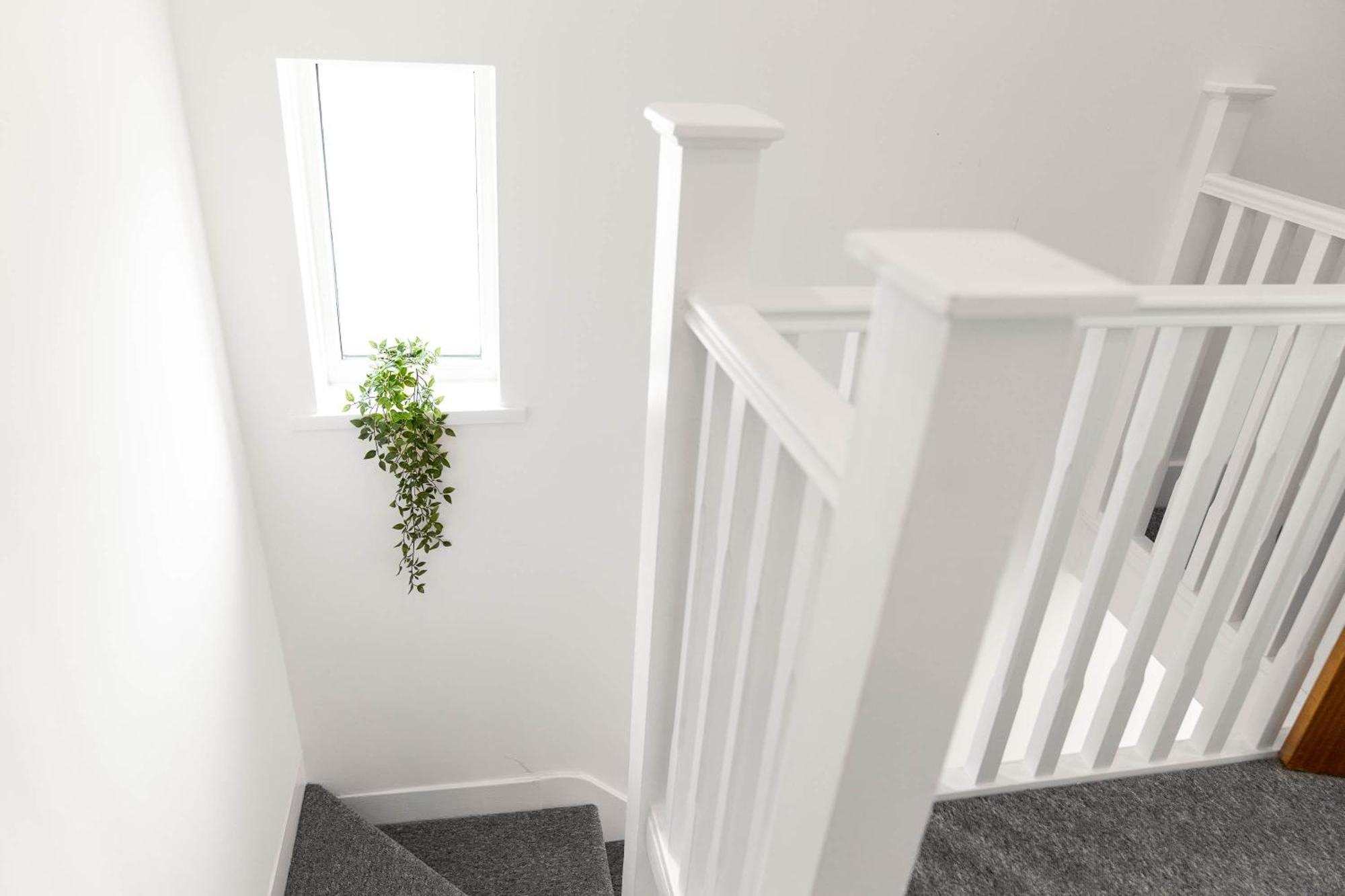 5 Bedroom House - 10 Guests - Multiple Off Street Parking - Garden - Smart Tv - Wifi - Contractors - Families - Groups - Rated - 98q *