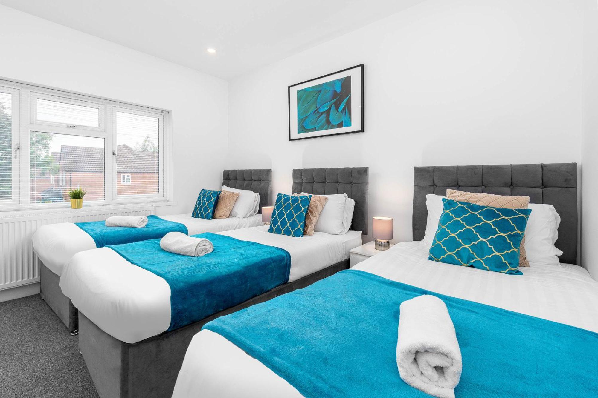 5 Bedroom House - 10 Guests - Multiple Off Street Parking - Garden - Smart Tv - Wifi - Contractors - Families - Groups - Rated - 98q